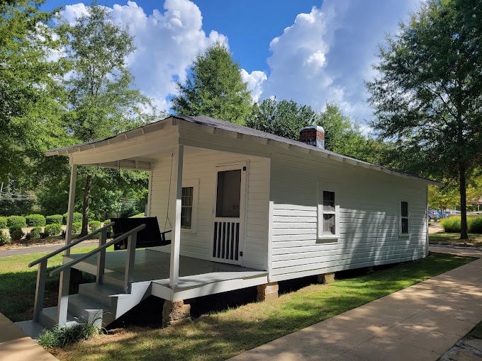 Elvis Presley Birthplace and Museum
