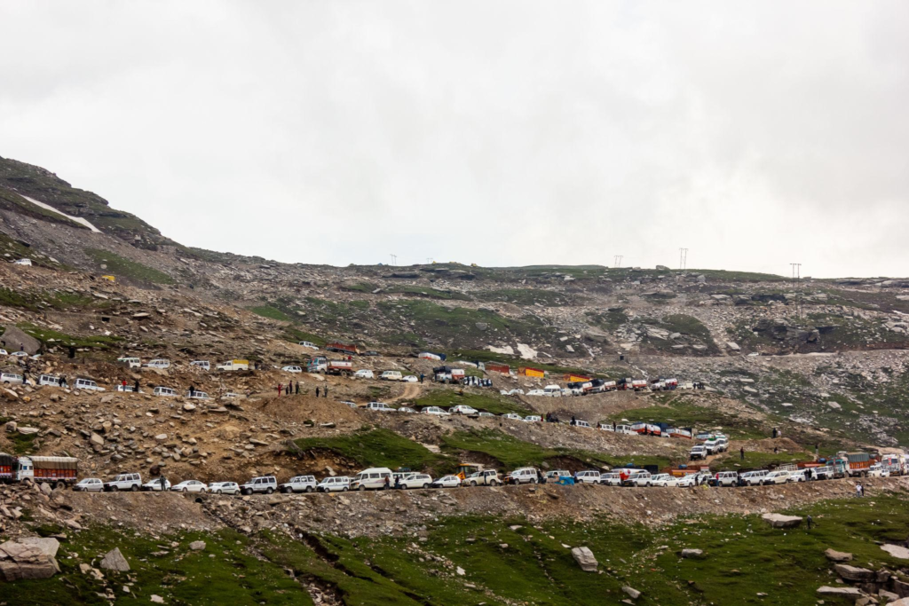 is there traffic jam in Rohtang Pass