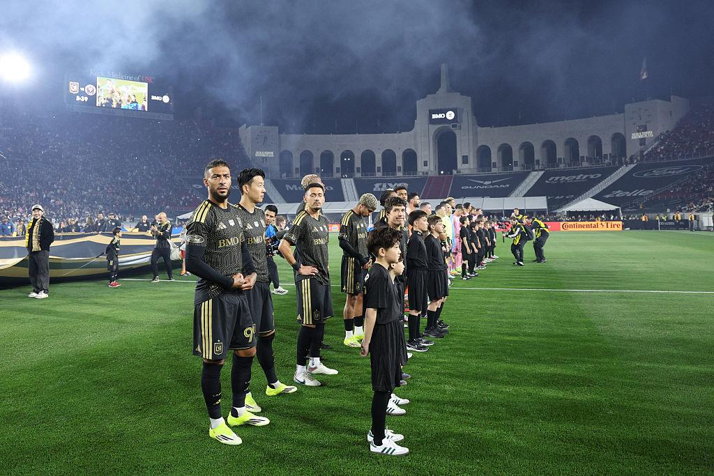 Football match atmosphere in Los Angeles