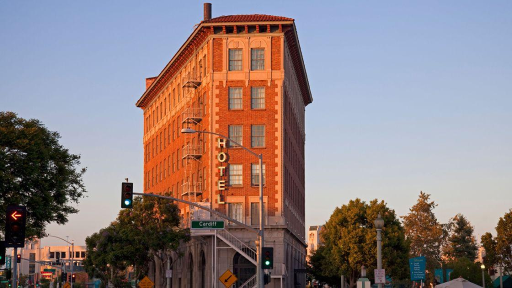 Modern hotel accommodations in Culver City