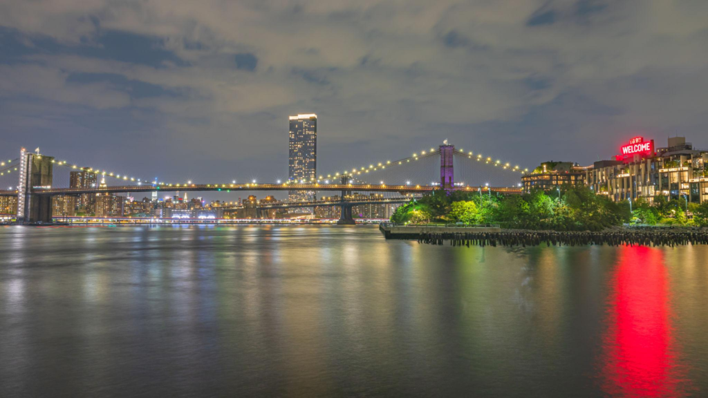 Brooklyn Bridge Park summer atmosphere
