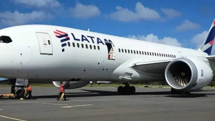 Boeing 787 Stranded on Easter Island