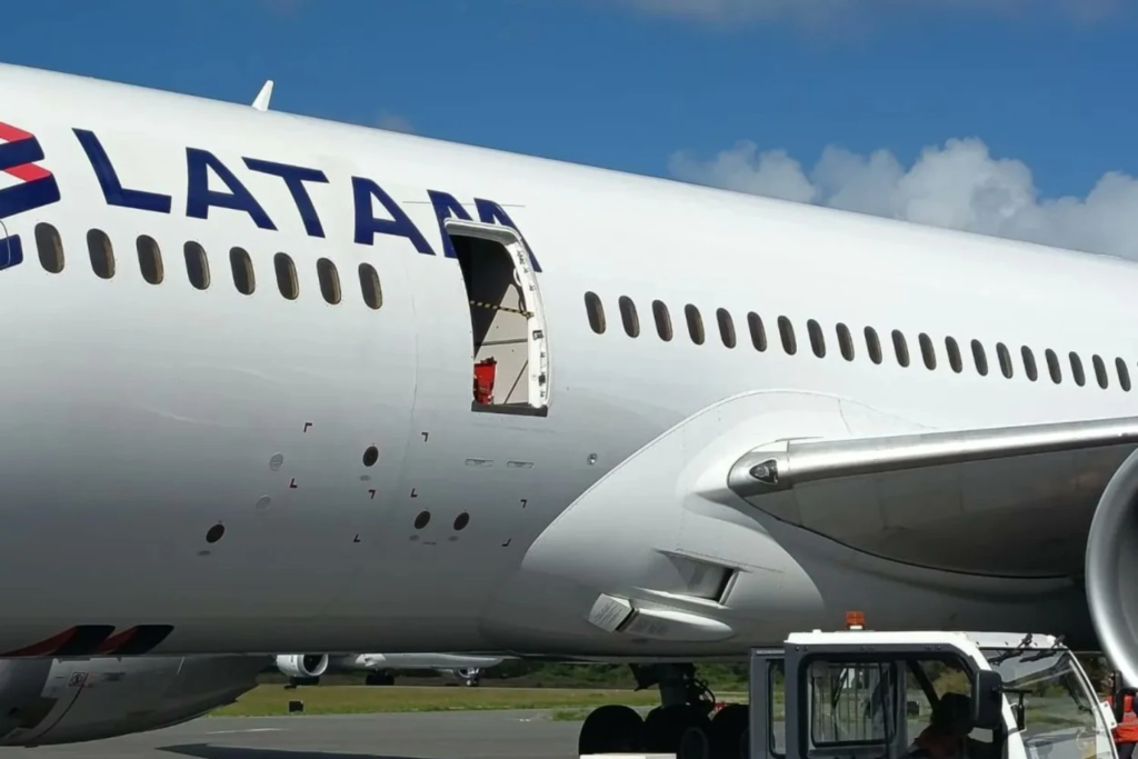 Boeing 787 Stranded on Easter Island