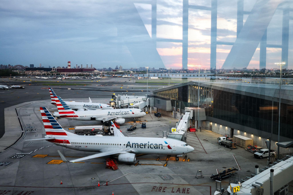 AMERICAN AIRLINES planes 