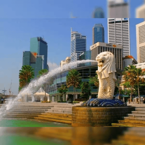 The Merlion statue and the Singapore city skyline
