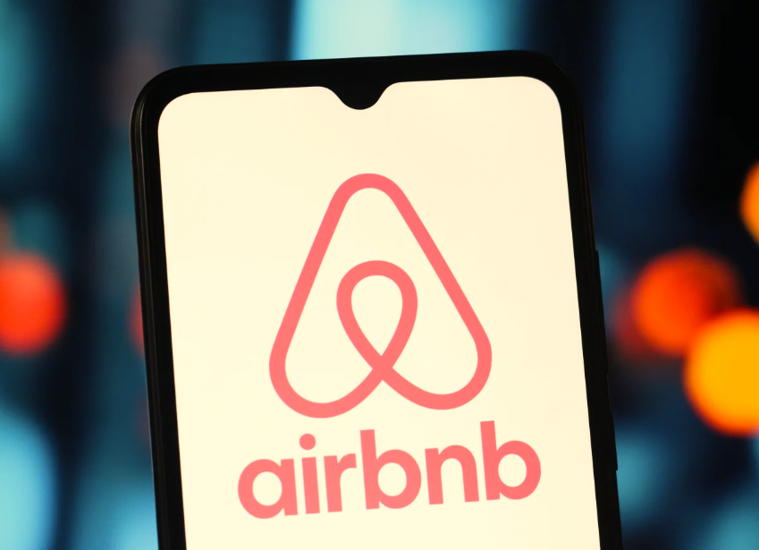 How to Use Airbnb's New Shared Travel Wishlists & AI Search